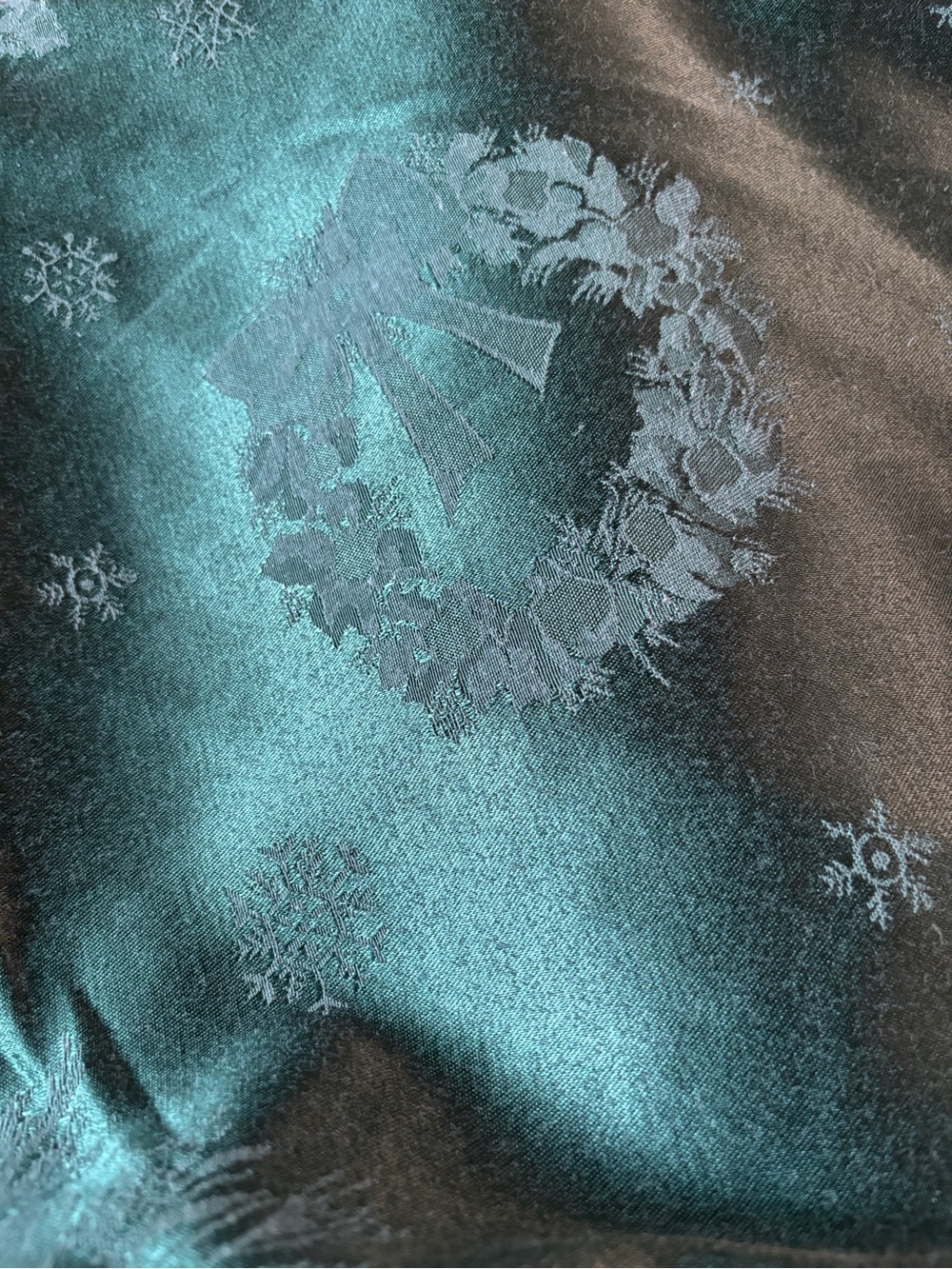Home Holiday Green  Christmas Wreath Jacquard Table Linen